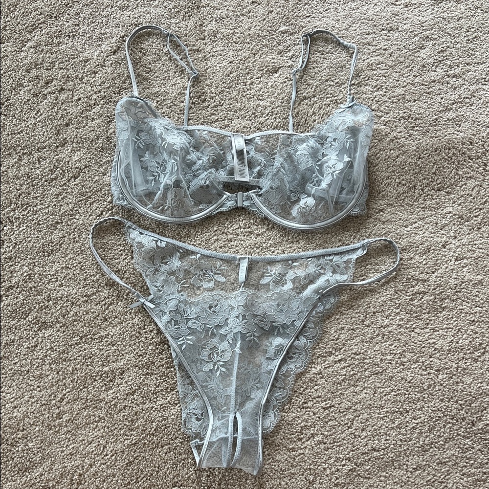 SKIMS embroidered lingerie set pearl grey from close bra 32dd crotchless panty